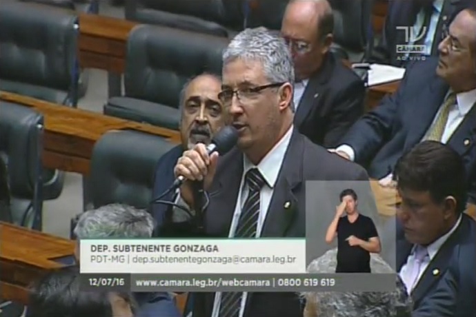 Deputado federal Subtenente Gonzaga, discursando nesta ter&ccedil;a na tribuna da c&acirc;mara sobre as dificuldades dos policiais da For&ccedil;a Nacional - Foto: Reprodu&ccedil;&atilde;o/TV C&acirc;mara